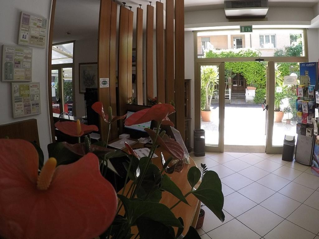Hotel Ausonia B&B Rímini Exterior foto